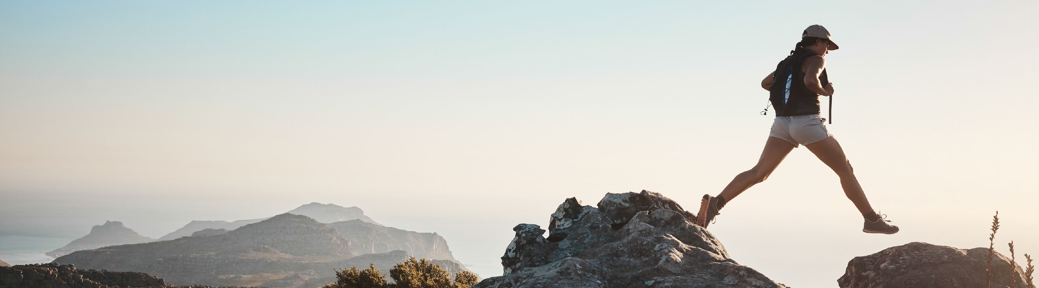 žena v pohybu na horách