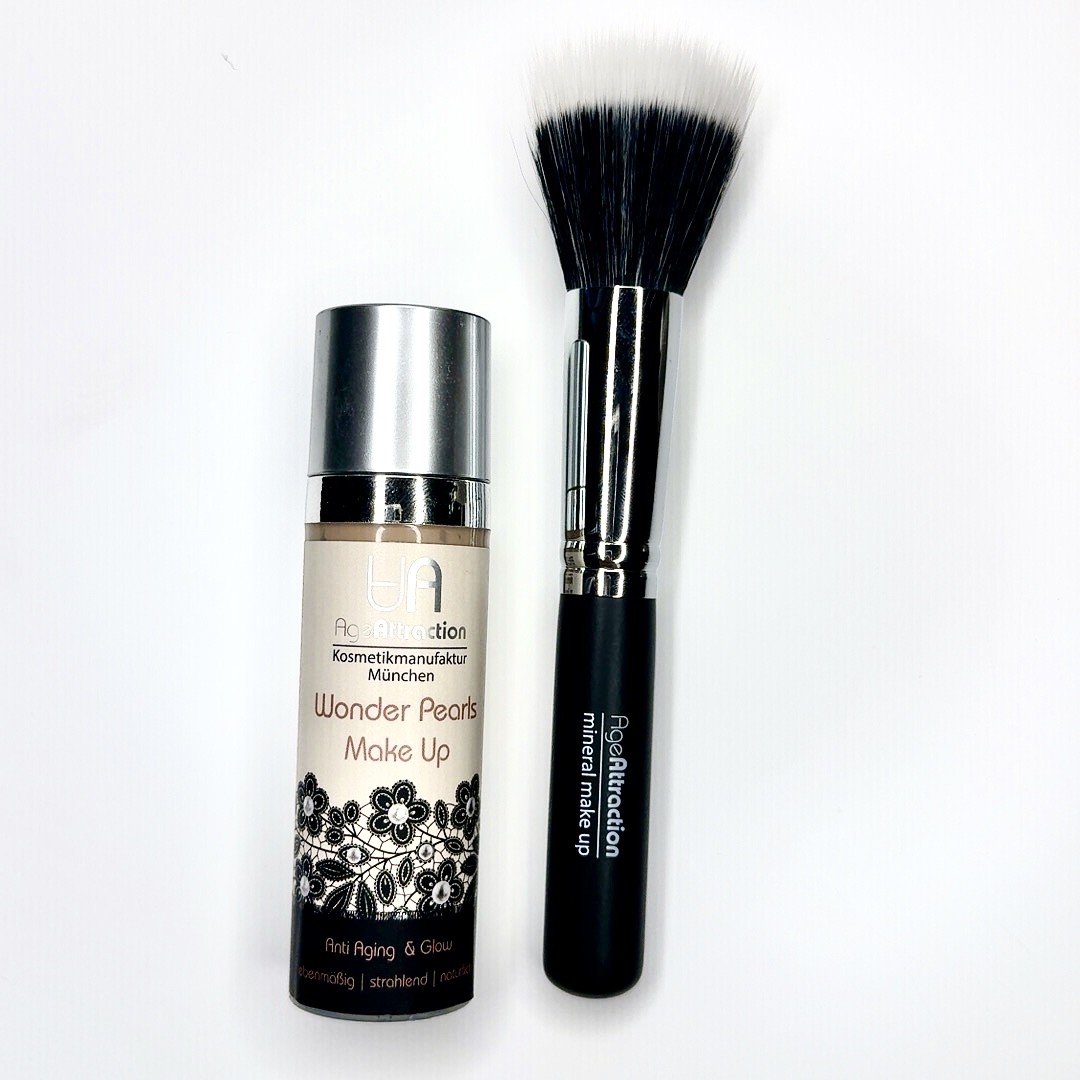 štětec duo černo bílý a make-up fluid